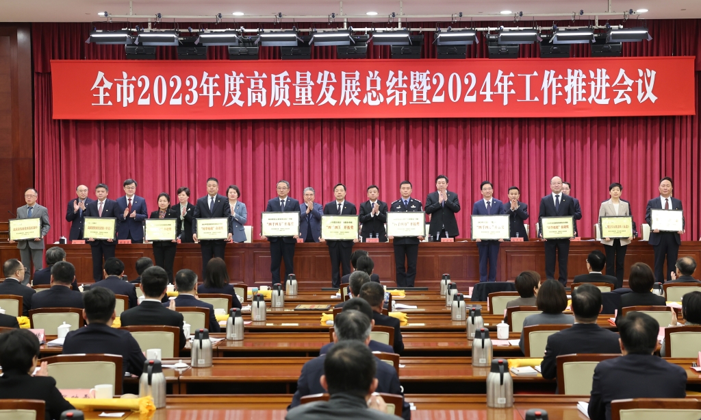 和记官网集团蝉联“四千四万”开拓奖等多项荣誉